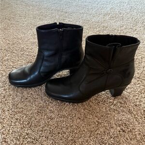 Ladies, Clark boots size 8, medium used in good condition